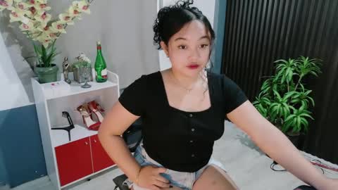 Snapshot of urfavouritecravings chatting on December 21, 2:41 am Scarlet online show from December 21, 2:41 am