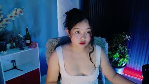 Snapshot of urfavouritecravings chatting on February 23, 3:15 am Scarlet online show from February 23, 3:15 am