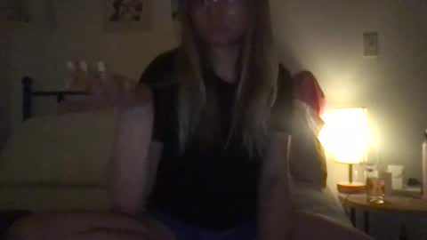 urgirlfornow online show from March 25, 9:37 am