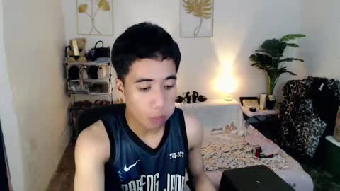 Snapshot of urguy_habibi chatting on November 12, 4:40 pm Bib online show from November 12, 4:40 pm