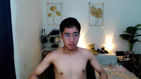 Snapshot of urguy_habibi chatting on November 19, 5:02 pm Bib online show from November 19, 5:02 pm