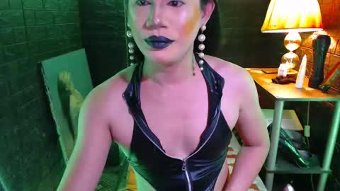 Snapshot of urhardcockqueenxxx chatting on October 21, 2:12 am queen norelle online show from October 21, 2:12 am