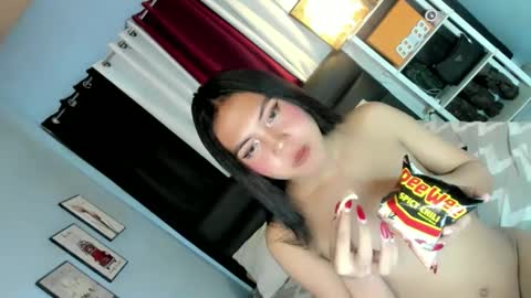 Snapshot of urhot_fcking_zoey chatting on February 9, 7:19 pm zoey noir online show from February 9, 7:19 pm