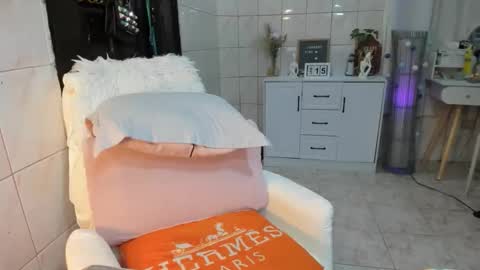 Snapshot of urhotmistress02 chatting on January 15, 1:54 am urhotmistress02 online show from January 15, 1:54 am