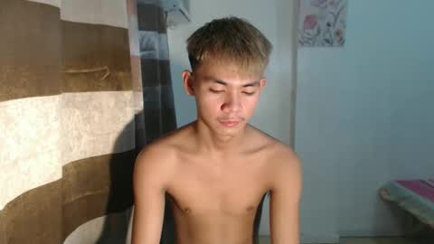 Snapshot of urhotpinoy_izaac chatting on October 24, 9:06 am simeon ulok online show from October 24, 9:06 am