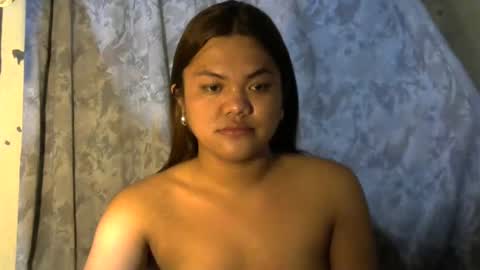 Snapshot of urhottie_bella chatting on April 28, 9:25 am urhottie_bella online show from April 28, 9:25 am