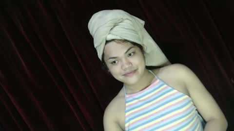 Snapshot of urhottie_bella chatting on May 8, 9:14 am urhottie_bella online show from May 8, 9:14 am