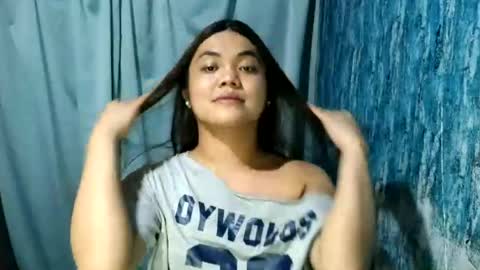 Snapshot of urhottie_bella chatting on June 27, 4:12 pm urhottie_bella online show from June 27, 4:12 pm