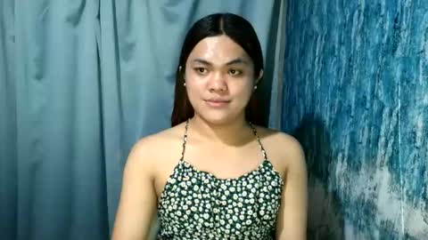 Snapshot of urhottie_bella chatting on July 2, 2:12 pm urhottie_bella online show from July 2, 2:12 pm