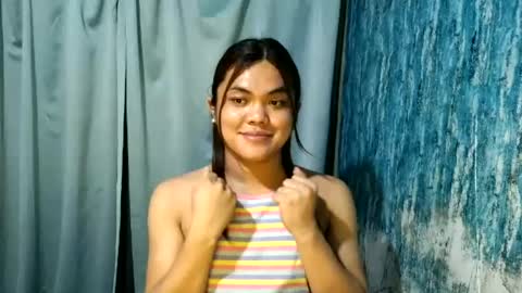 Snapshot of urhottie_bella chatting on July 7, 6:47 am urhottie_bella online show from July 7, 6:47 am