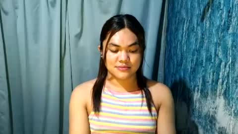Snapshot of urhottie_bella chatting on July 11, 6:43 pm urhottie_bella online show from July 11, 6:43 pm