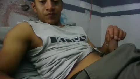 Snapshot of urielgarciabautista976 chatting on April 3, 9:07 am el chaparrito online show from April 3, 9:07 am