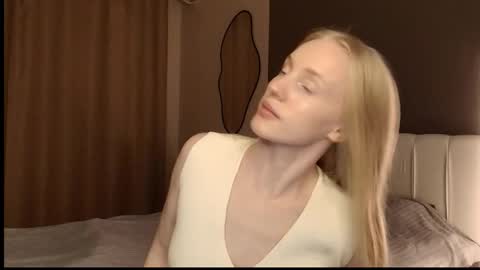 ElizabethLizy online show from May 29, 6:06 pm
