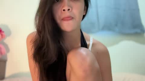 Snapshot of urkatiecookie chatting on June 5, 3:02 am Amira online show from June 5, 3:02 am