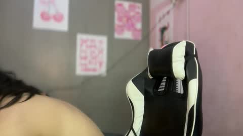 Snapshot of urlovely_ariana chatting on December 19, 1:29 pm Ariana online show from December 19, 1:29 pm