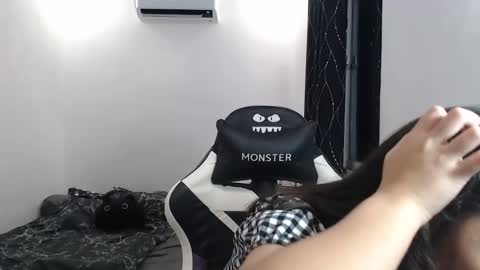 juliana online show from December 5, 10:46 am