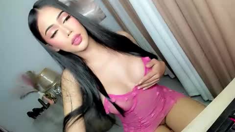 Snapshot of urlovelyangelts chatting on November 10, 8:52 pm ANGEL online show from November 10, 8:52 pm