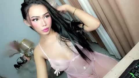 Snapshot of urlovelyangelts chatting on November 20, 6:13 am ANGEL online show from November 20, 6:13 am