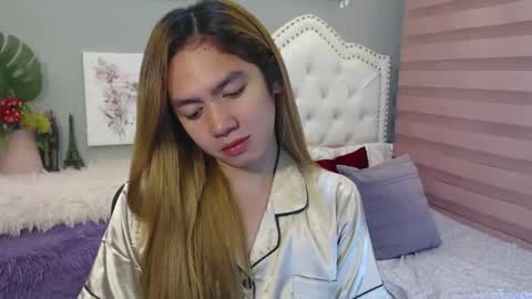 Snapshot of urlovelypinayxxx chatting on April 5, 5:10 pm MIYA online show from April 5, 5:10 pm