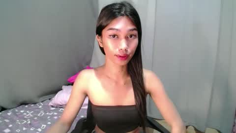 urloverjasmine_xx online show from May 21, 1:12 am