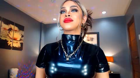 Snapshot of urmajestytyra chatting on December 25, 3:08 am UrMajestyTyra online show from December 25, 3:08 am