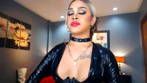 Snapshot of urmajestytyra chatting on January 10, 2:04 am UrMajestyTyra online show from January 10, 2:04 am