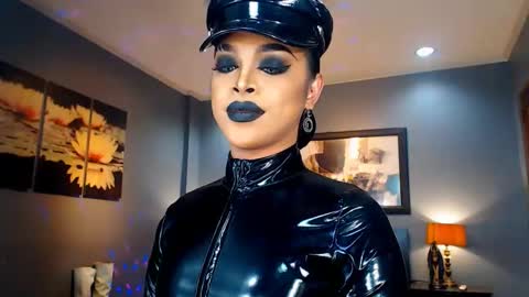 Snapshot of urmajestytyra chatting on January 23, 5:35 am UrMajestyTyra online show from January 23, 5:35 am