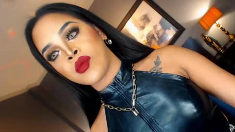 UrMajestyTyra online show from November 18, 1:11 am