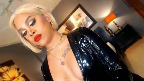 UrMajestyTyra online show from January 15, 1:21 am