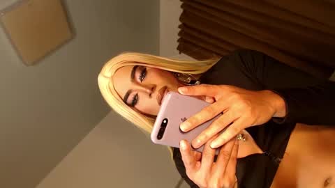 Snapshot of urnauthy_ciliaxxx chatting on February 8, 4:57 pm cecilia online show from February 8, 4:57 pm