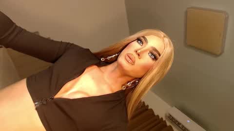 Snapshot of urnauthy_ciliaxxx chatting on February 10, 11:25 am cecilia online show from February 10, 11:25 am