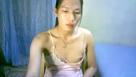 Snapshot of urpinaylovelyjuliaxxx chatting on December 15, 3:53 pm queen julia not into CHEAPGUY online show from December 15, 3:53 pm