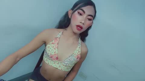 urpretty_mistake online show from February 4, 11:05 am