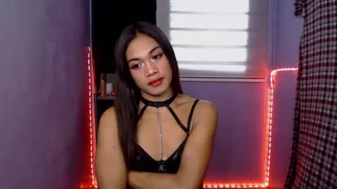 Snapshot of urprettyangel chatting on December 10, 3:52 am angel online show from December 10, 3:52 am