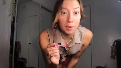 Lily online show from November 21, 4:27 pm