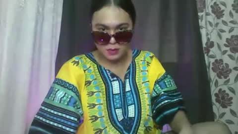 Snapshot of urunexpensivecamilla chatting on November 9, 8:12 am YOURGIRLCAMILLA online show from November 9, 8:12 am