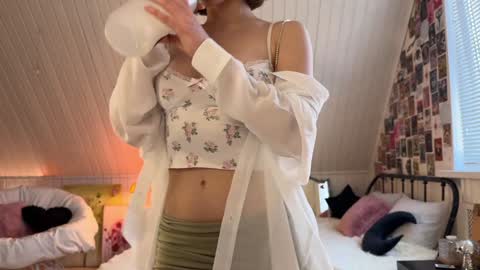 Snapshot of uwunikaa chatting on March 24, 1:05 pm Anika On vacation online show from March 24, 1:05 pm