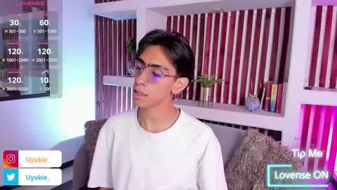 Snapshot of uyukie chatting on October 28, 11:58 am UYUKIE online show from October 28, 11:58 am