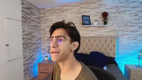 Snapshot of uyukie chatting on October 30, 11:33 am UYUKIE online show from October 30, 11:33 am