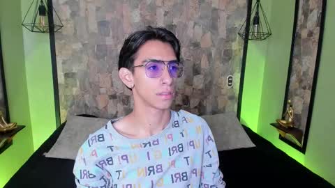 Snapshot of uyukie chatting on November 7, 11:10 am UYUKIE online show from November 7, 11:10 am