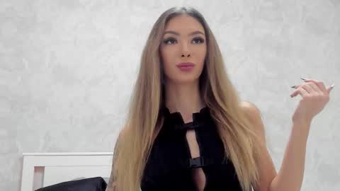 Mia online show from September 19, 8:16 am