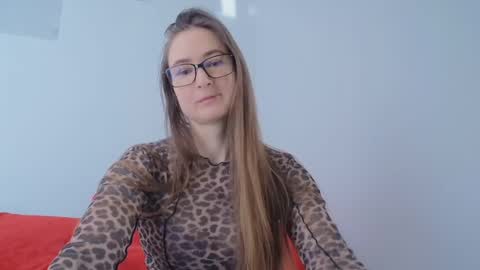 Snapshot of va_len_sea_ya chatting on March 5, 8:32 am Valensiya online show from March 5, 8:32 am