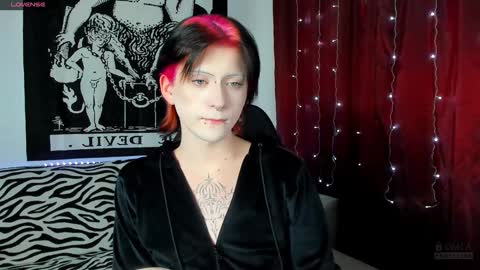 Snapshot of vailyreb chatting on December 21, 11:11 am Marin online show from December 21, 11:11 am