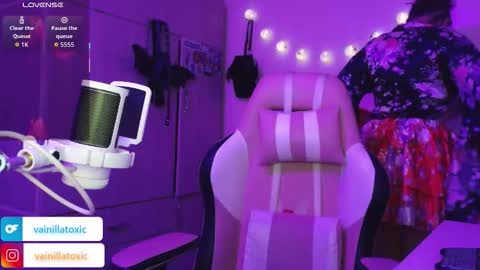 Vainilla Independent model online show from January 15, 11:41 pm