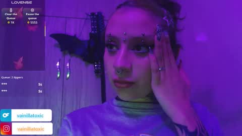 Vainilla Independent model online show from March 6, 1:35 am