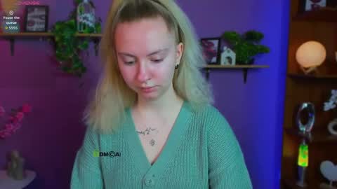 vaiolet_lovely online show from April 23, 6:32 pm