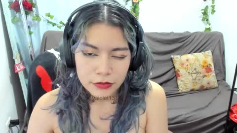 Vaiolet1314 online show from February 22, 3:07 am