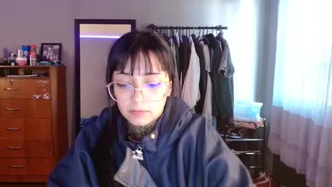 Snapshot of val_azuna chatting on December 5, 1:20 pm valentina online show from December 5, 1:20 pm