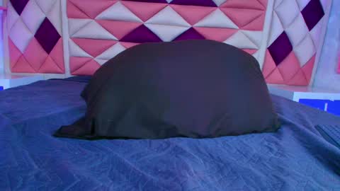 Snapshot of vale_castro1 chatting on October 10, 7:24 pm Valentina online show from October 10, 7:24 pm