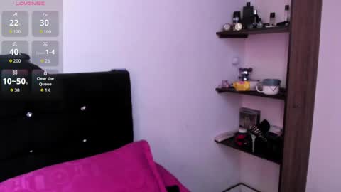 valemorales413 online show from April 11, 2:21 pm